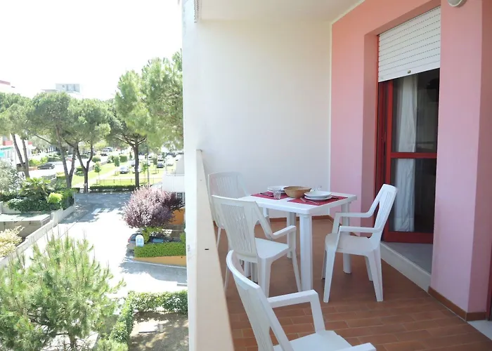 Renewed Two-roomed Flat With Swimming Pool Апартаменти